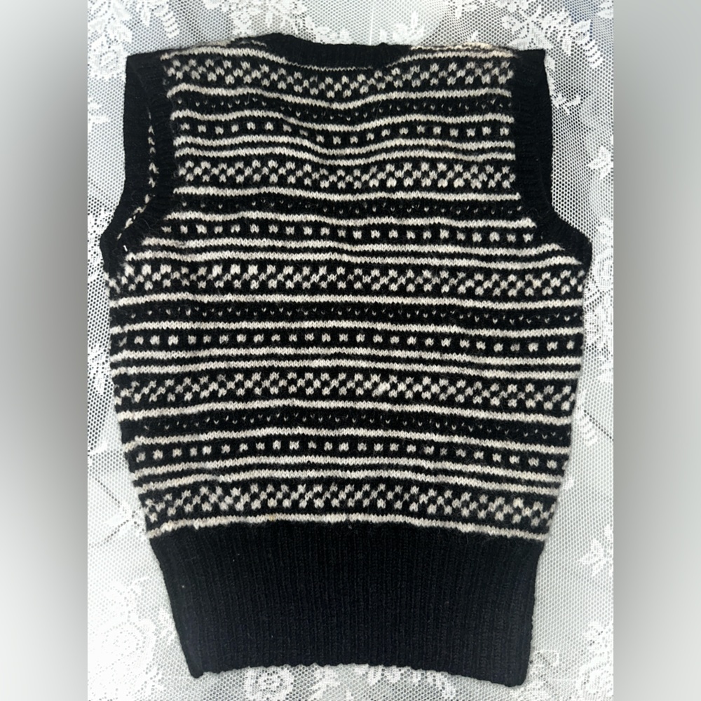 Black and white vintage sweater vest knit